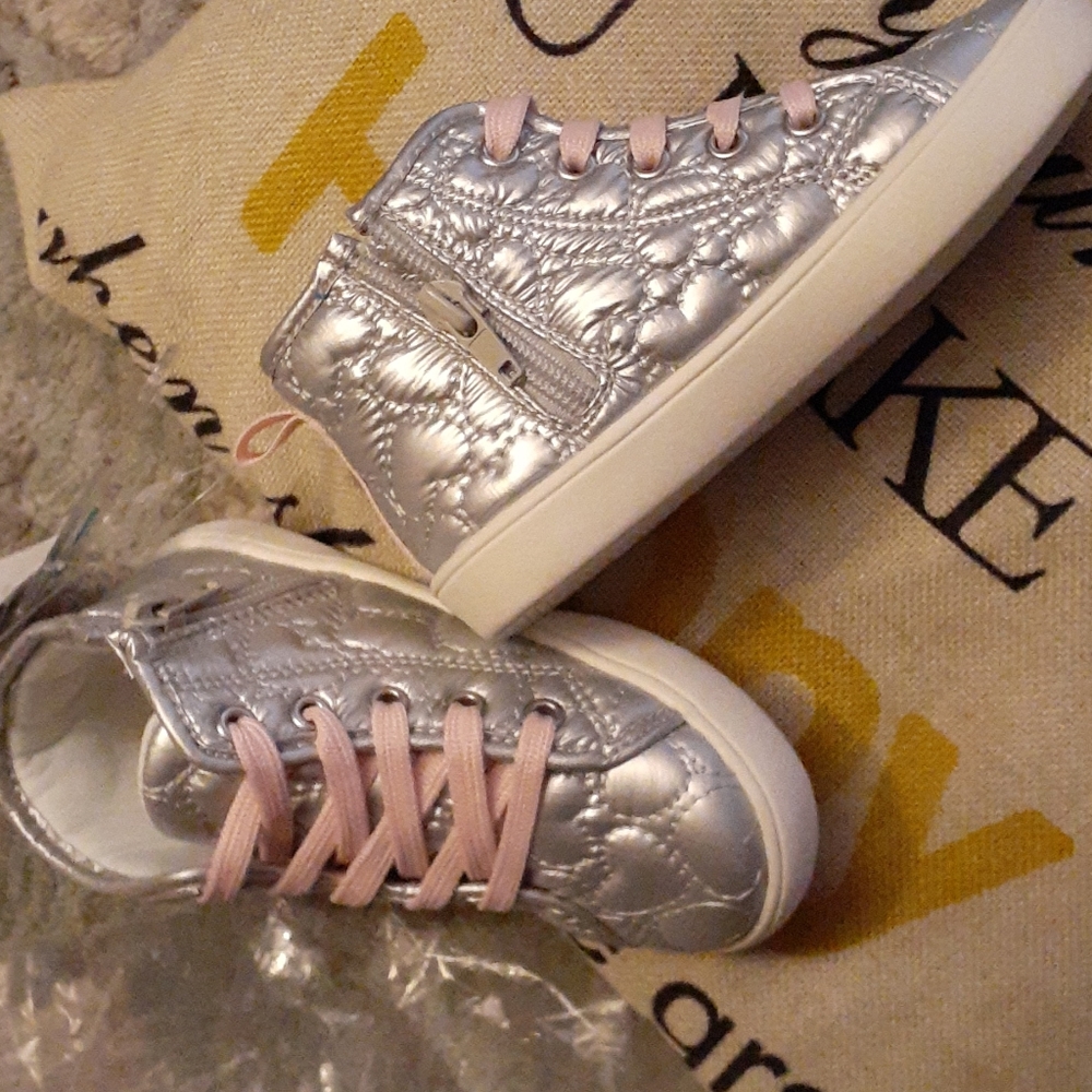 Shoes - Picture 6 of 7